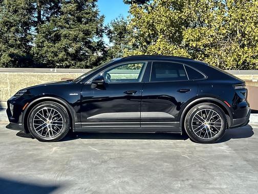 2025 Porsche Macan 4