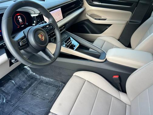 2025 Porsche Macan Electric