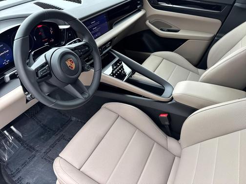 2026 Porsche Macan 4