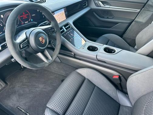 2026 Porsche Taycan GTS