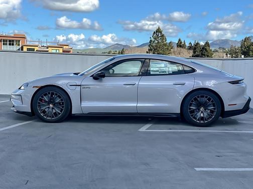 2026 Porsche Taycan GTS