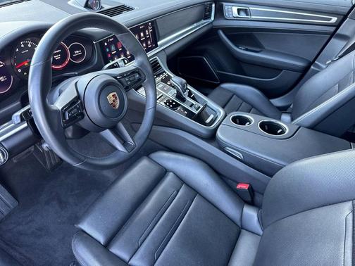 2022 Porsche Panamera 4 Platinum Edition