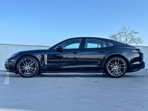 2022 Porsche Panamera 4 Platinum Edition