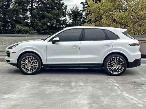 2023 Porsche Cayenne Platinum Edition