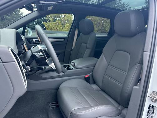 2023 Porsche Cayenne Platinum Edition