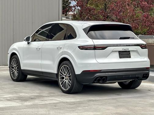 2023 Porsche Cayenne Platinum Edition