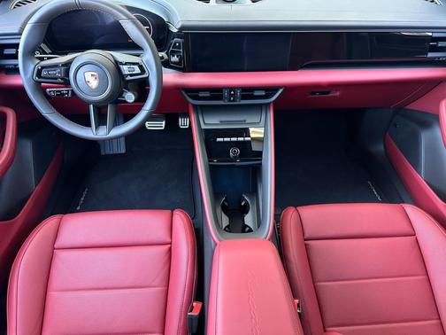 2025 Porsche Macan 4