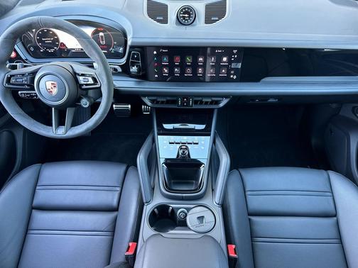 2025 Porsche Cayenne GTS