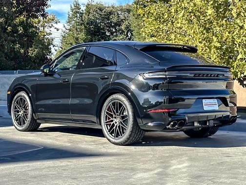 2025 Porsche Cayenne GTS
