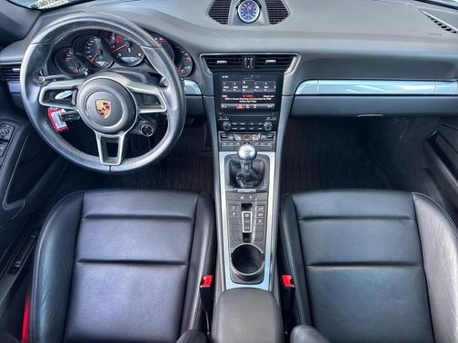 2017 Porsche 911 Carrera 4