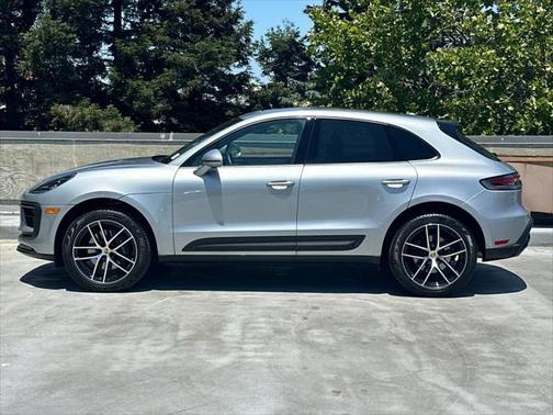 2025 Porsche Macan Base
