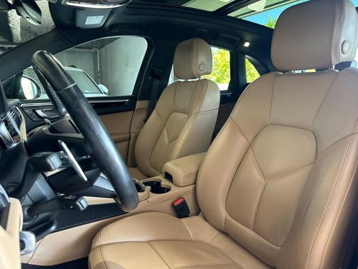 2023 Porsche Macan S
