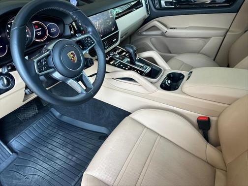 2023 Porsche Cayenne Platinum Edition