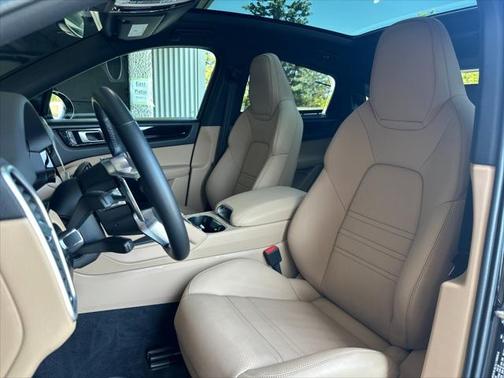 2023 Porsche Cayenne Platinum Edition