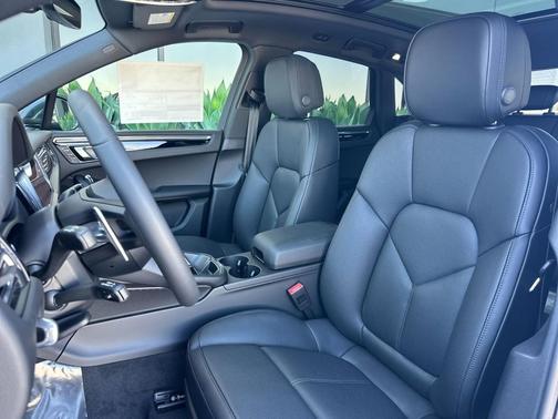 VOLCANO GREY 2026 Porsche Macan Macan