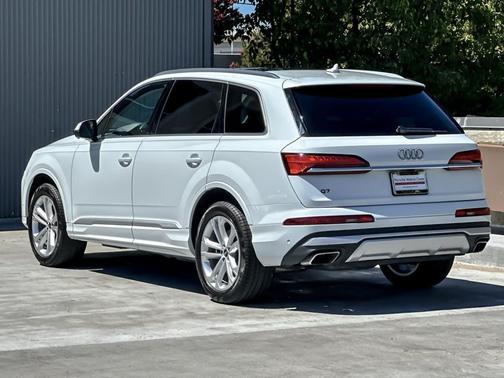 2025 Audi Q7 55 Premium Plus