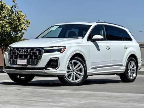 2025 Audi Q7 55 Premium Plus