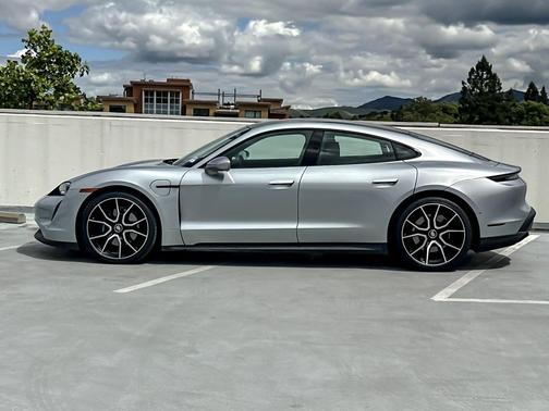 2023 Porsche Taycan 