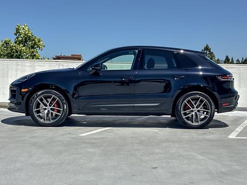 Jet Black Metallic 2026 Porsche Macan Macan