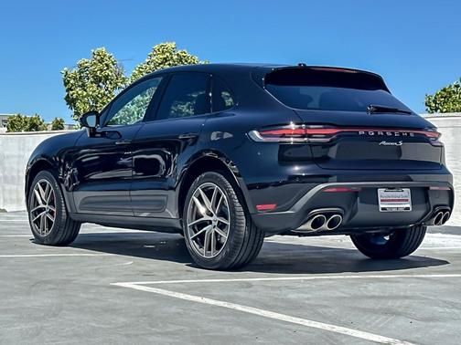 Jet Black Metallic 2026 Porsche Macan Macan
