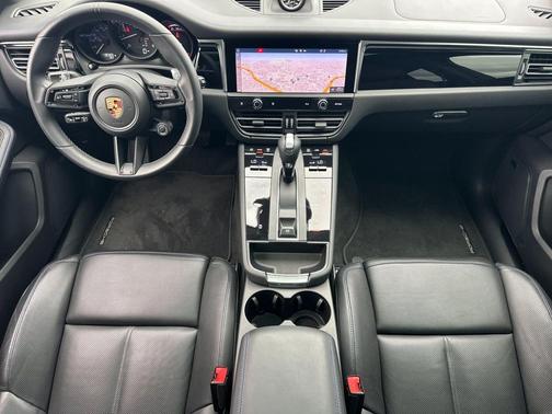 2023 Porsche Macan T