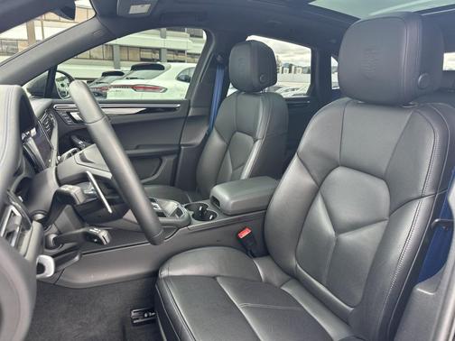 2023 Porsche Macan T