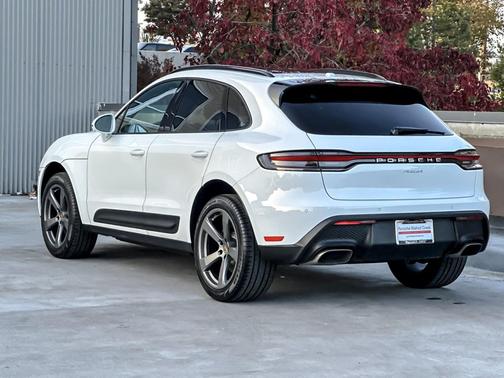2025 Porsche Macan 