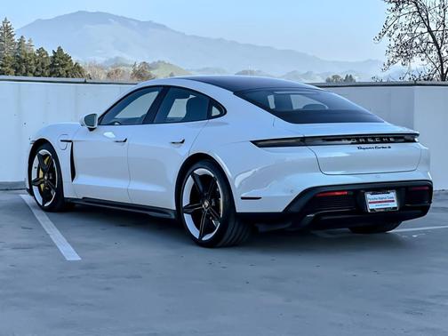 2021 Porsche Taycan Turbo