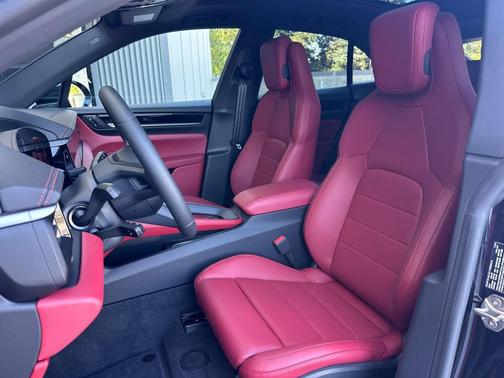2025 Porsche Macan 4S