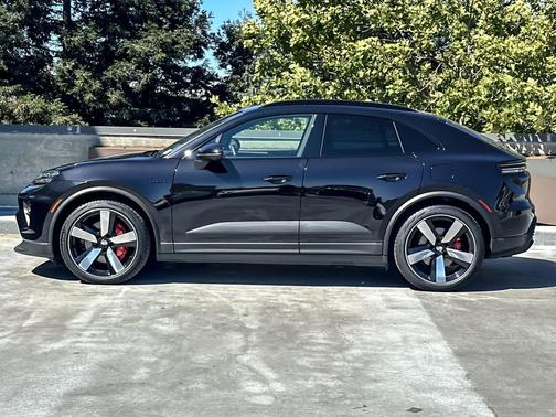 2025 Porsche Macan 4S