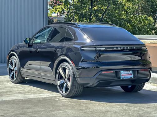 2025 Porsche Macan 4S