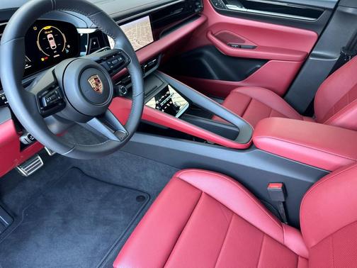 2025 Porsche Macan 4S