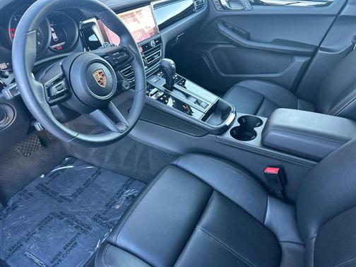 2025 Porsche Macan T