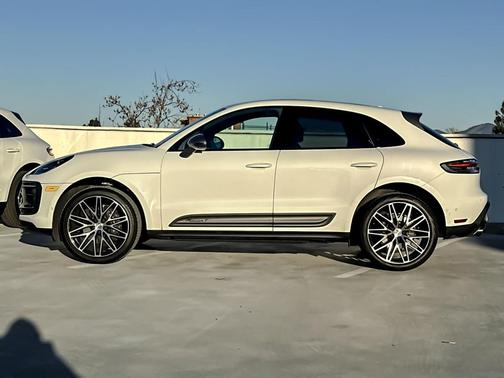 2025 Porsche Macan T