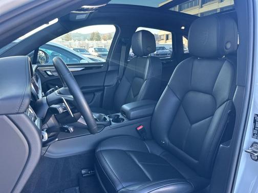 2025 Porsche Macan T