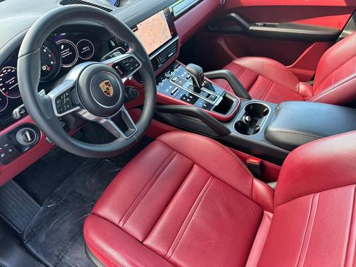 White 2022 Porsche Cayenne Platinum Edition