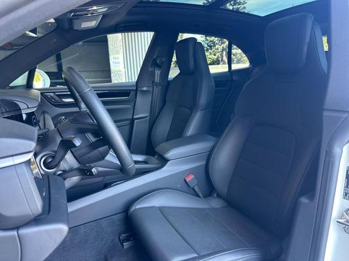 2025 Porsche Macan Electric