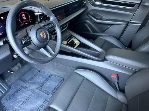 2025 Porsche Macan Electric