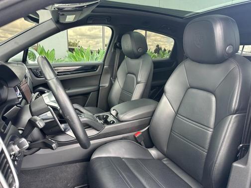 White 2021 Porsche Cayenne Cayenne