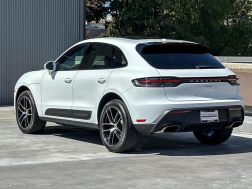 2025 Porsche Macan 