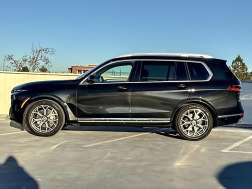 2025 BMW X7 xDrive40i