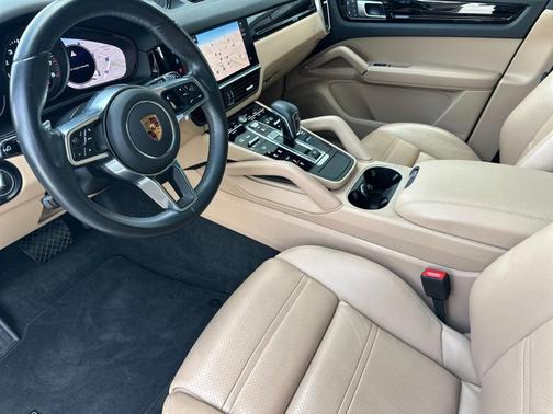 White 2023 Porsche Cayenne Cayenne