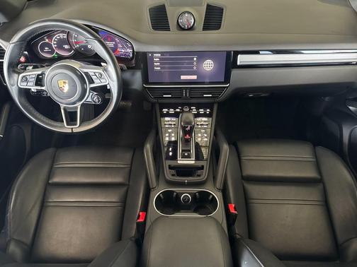 2022 Porsche Cayenne Platinum Edition