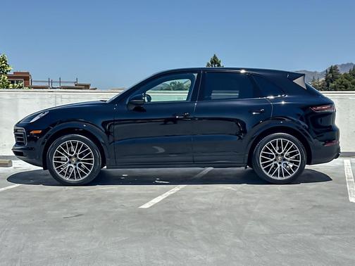 Black 2023 Porsche Cayenne Cayenne