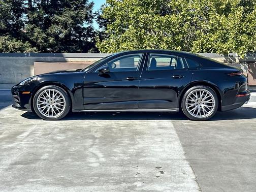 2025 Porsche Panamera 4