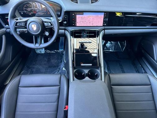 2025 Porsche Panamera 4