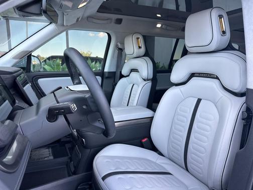 2024 Rivian R1S Adventure