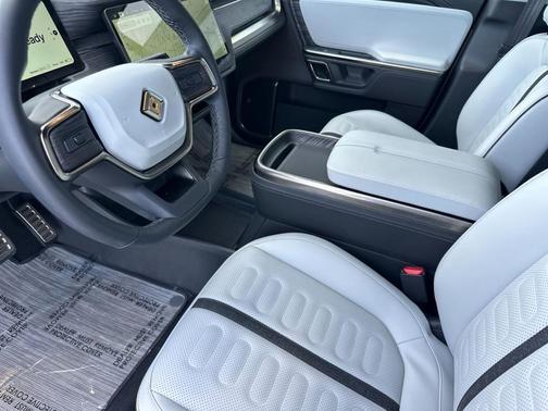 2024 Rivian R1S Adventure