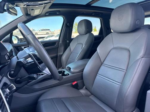 QUARTZITE GREY 2023 Porsche Cayenne Platinum Edition