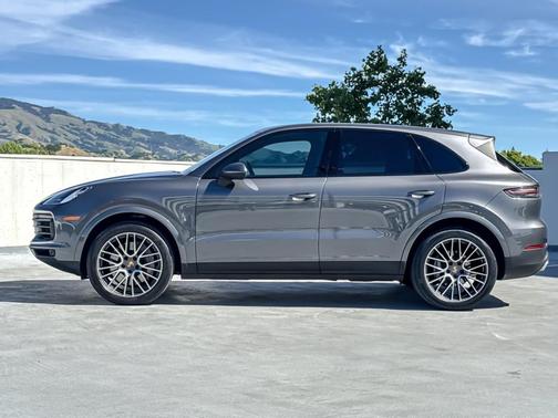 QUARTZITE GREY 2023 Porsche Cayenne Platinum Edition